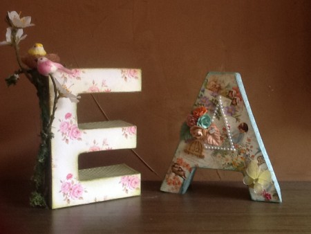 Letras de cartón decoradas